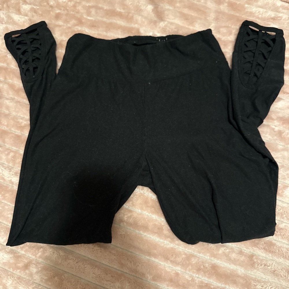 No Boundaries Black Leggings with Cutout Design